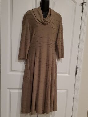 Sharagano Taupe Cowl-Neck 3/4 Sleeve Lined Dress Size L